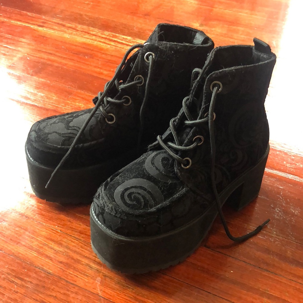 Tuk velvet platform boots